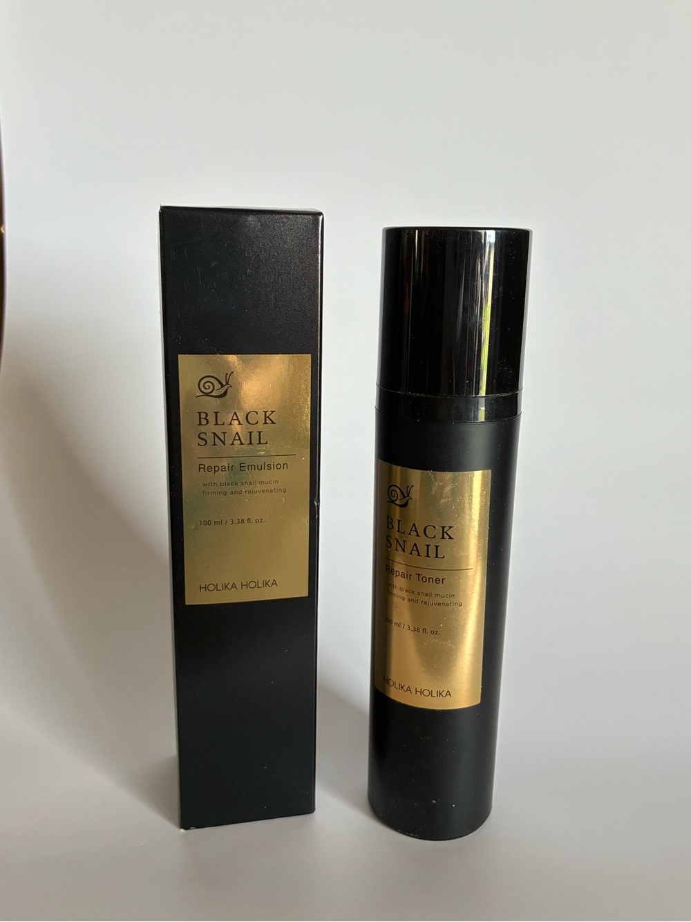 Holika Holika Black Snail Repair Toner - Gold/Black